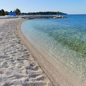 https://apartment-madis.in-istria.net